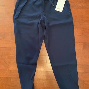 Lululemon on the fly jogger 28”